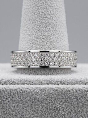.925 Sterling Silver - Round Cut Moissanite Halo Ring - VVS1 Clarity - Size 5